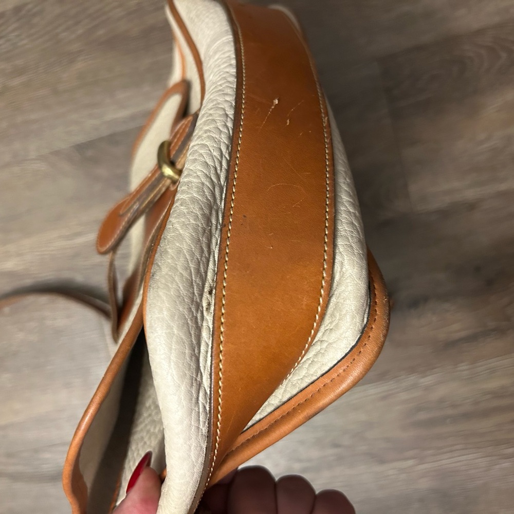 Vintage Dooney & Bourke Cream and Tan Crossbody Bag - Picture 4 of 16